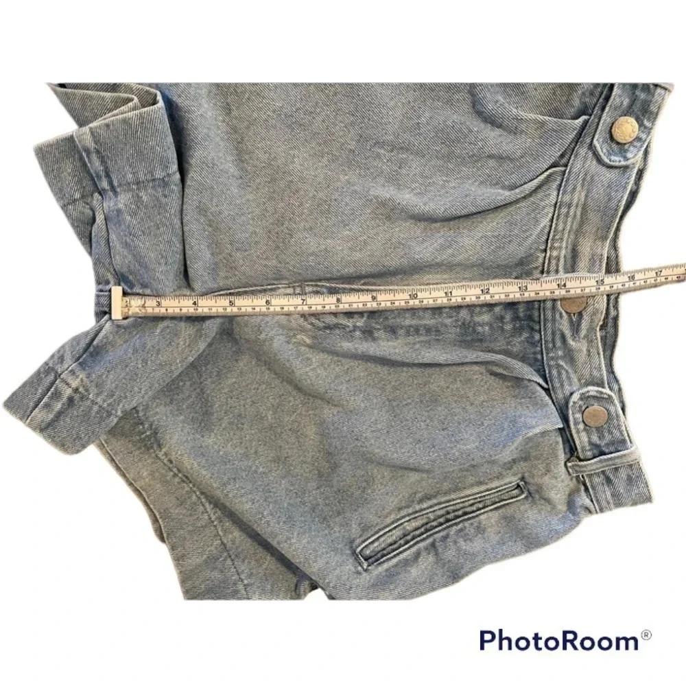 VINTAGE‎ The Limited High Rise shorts with pleated detail in front. - Picture 6 of 9